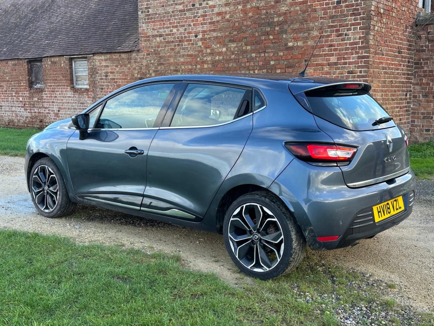 Used Renault Clio 2018 for sale - 76904680: Photo 5