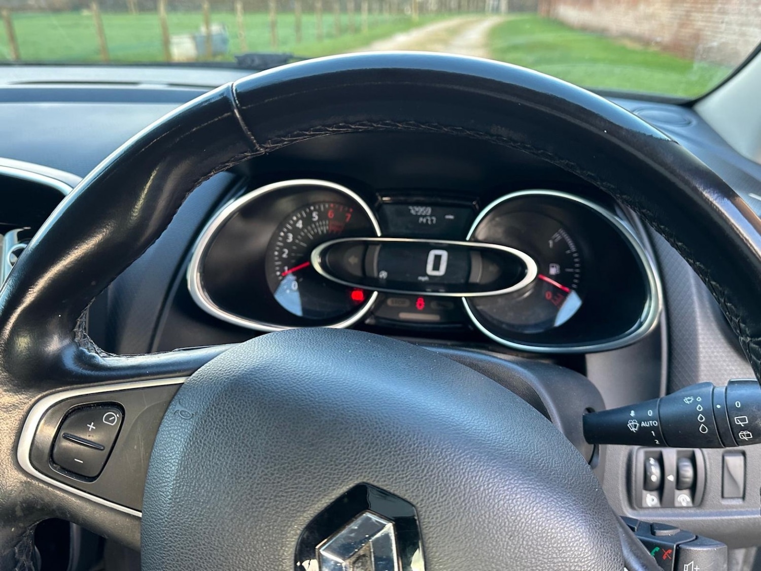 Used Renault Clio 2018 for sale - 76904680: Photo 9