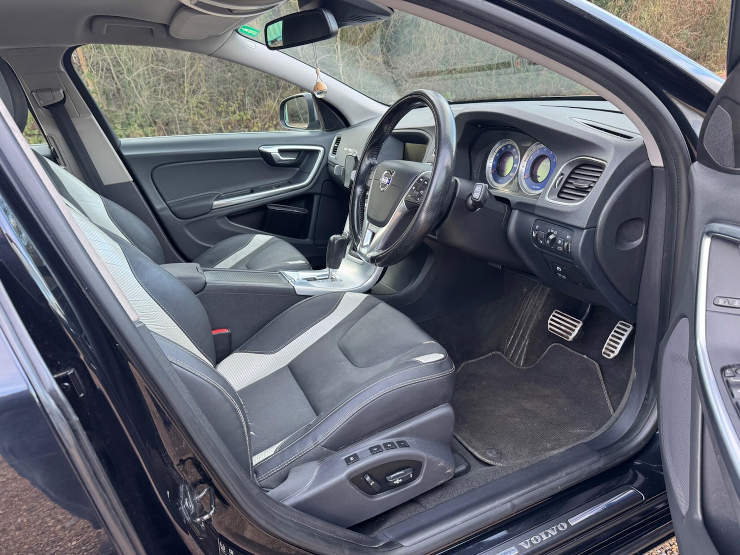 Used Volvo V60 2011 for sale - 77237905: Photo 16