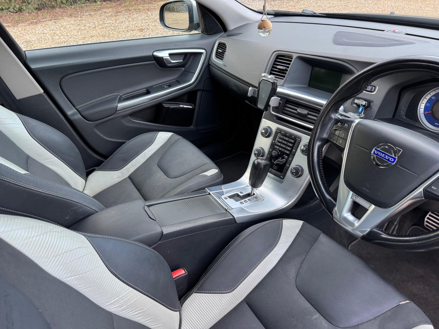 Used Volvo V60 2011 for sale - 77237905: Photo 17