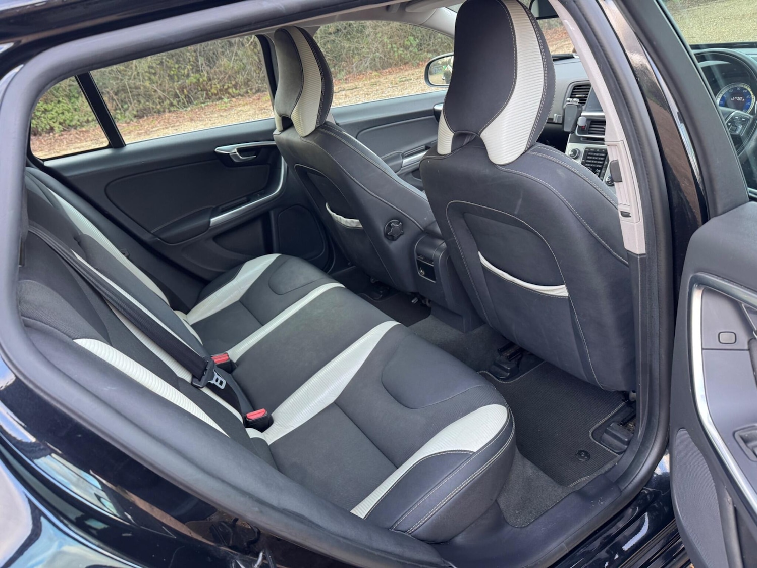 Used Volvo V60 2011 for sale - 77237905: Photo 18