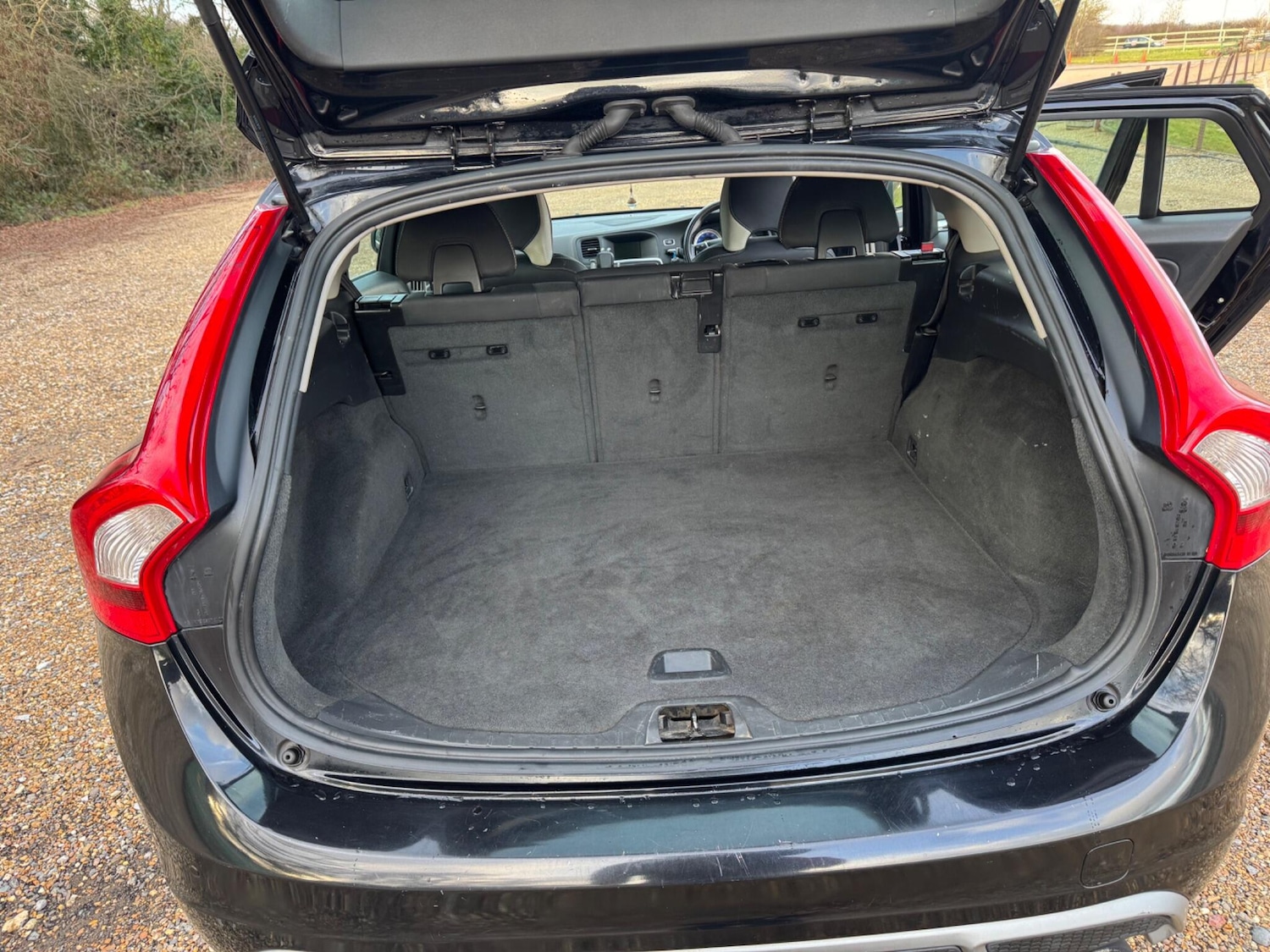 Used Volvo V60 2011 for sale - 77237905: Photo 19