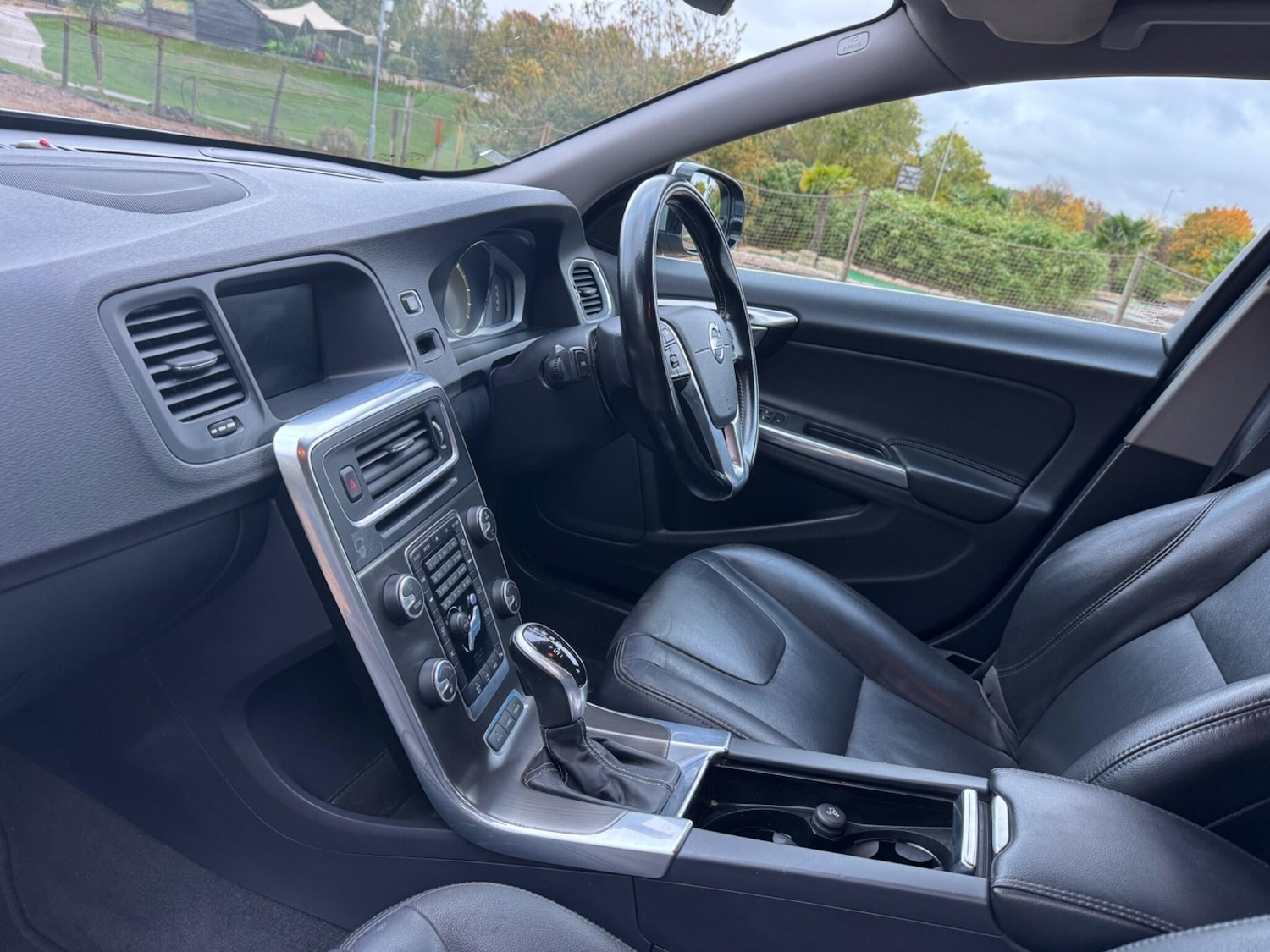 Used Volvo V60 2014 for sale - 76562539: Photo 21