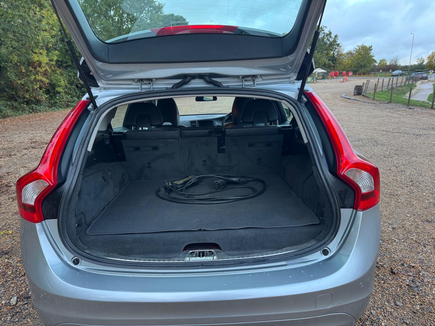 Used Volvo V60 2014 for sale - 76562539: Photo 24