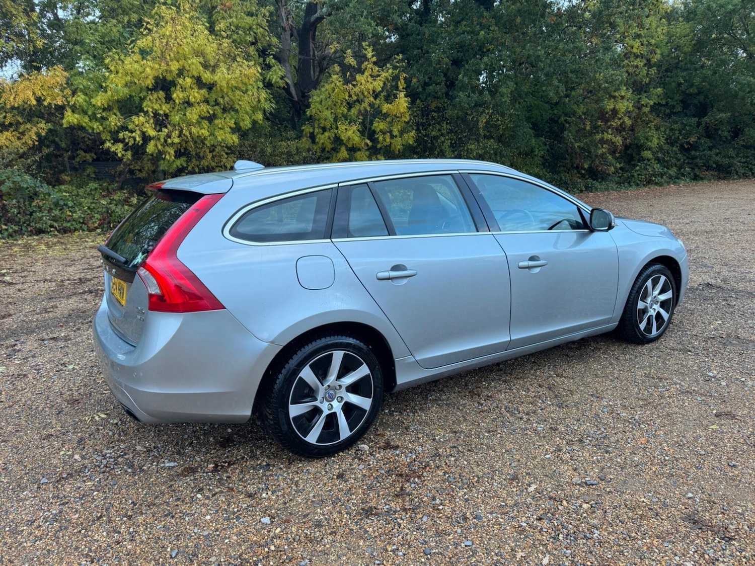 Used Volvo V60 2014 for sale - 76562539: Photo 9