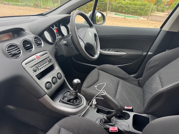 Used Peugeot 308 SW 2018 for sale - 76295712: Photo 13