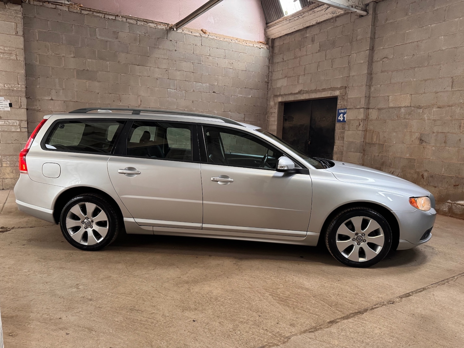 Used Volvo V70 2008 for sale - 78053624: Photo 10