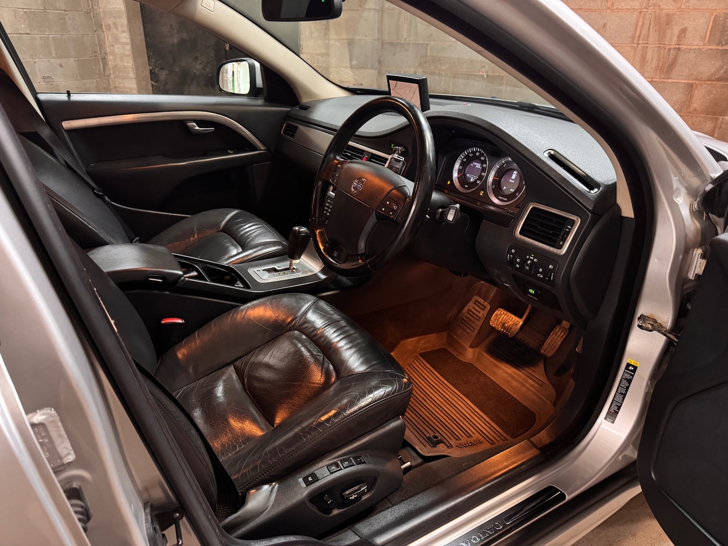 Used Volvo V70 2008 for sale - 78053624: Photo 11