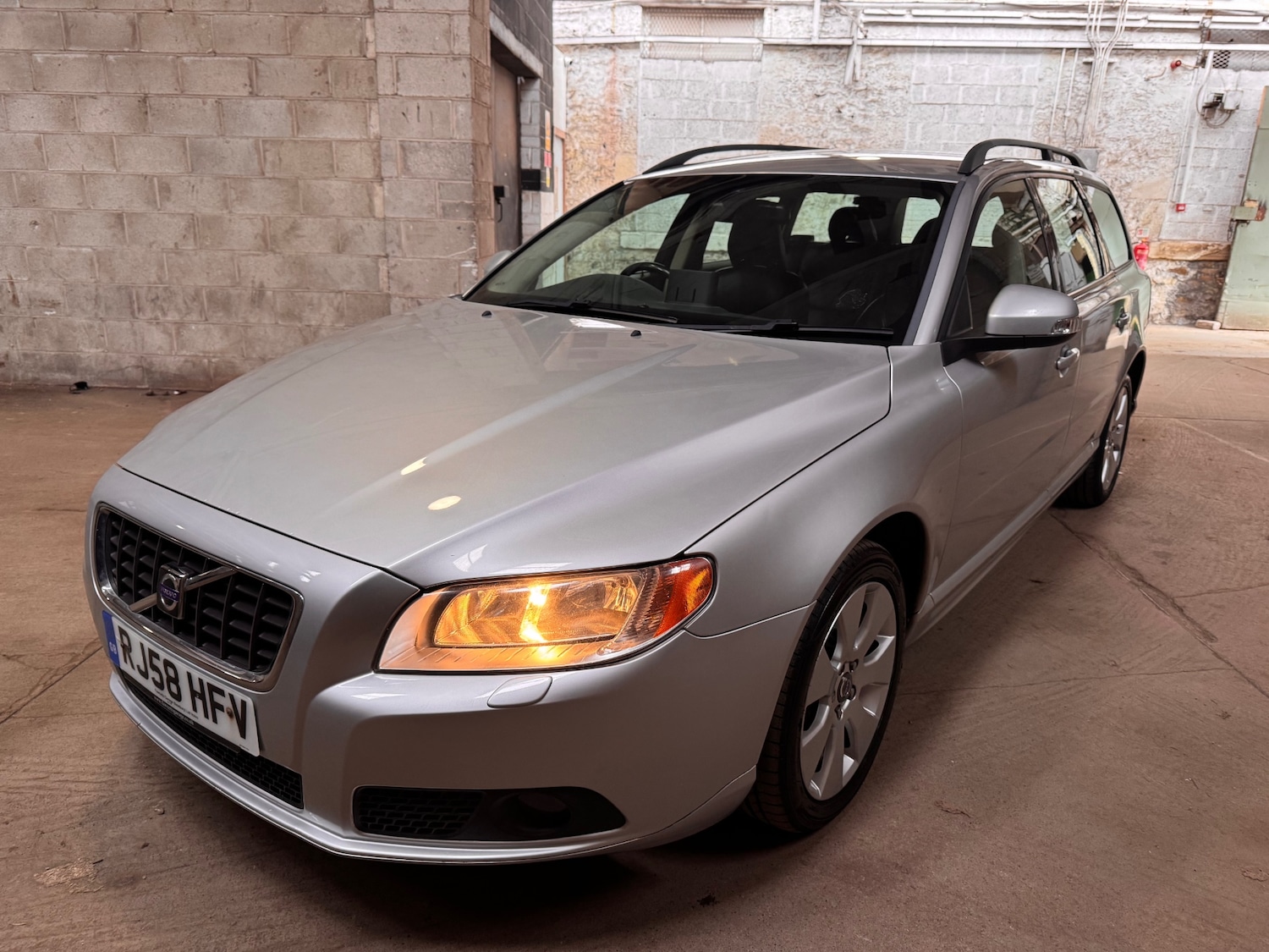 Used Volvo V70 2008 for sale - 78053624: Photo 3