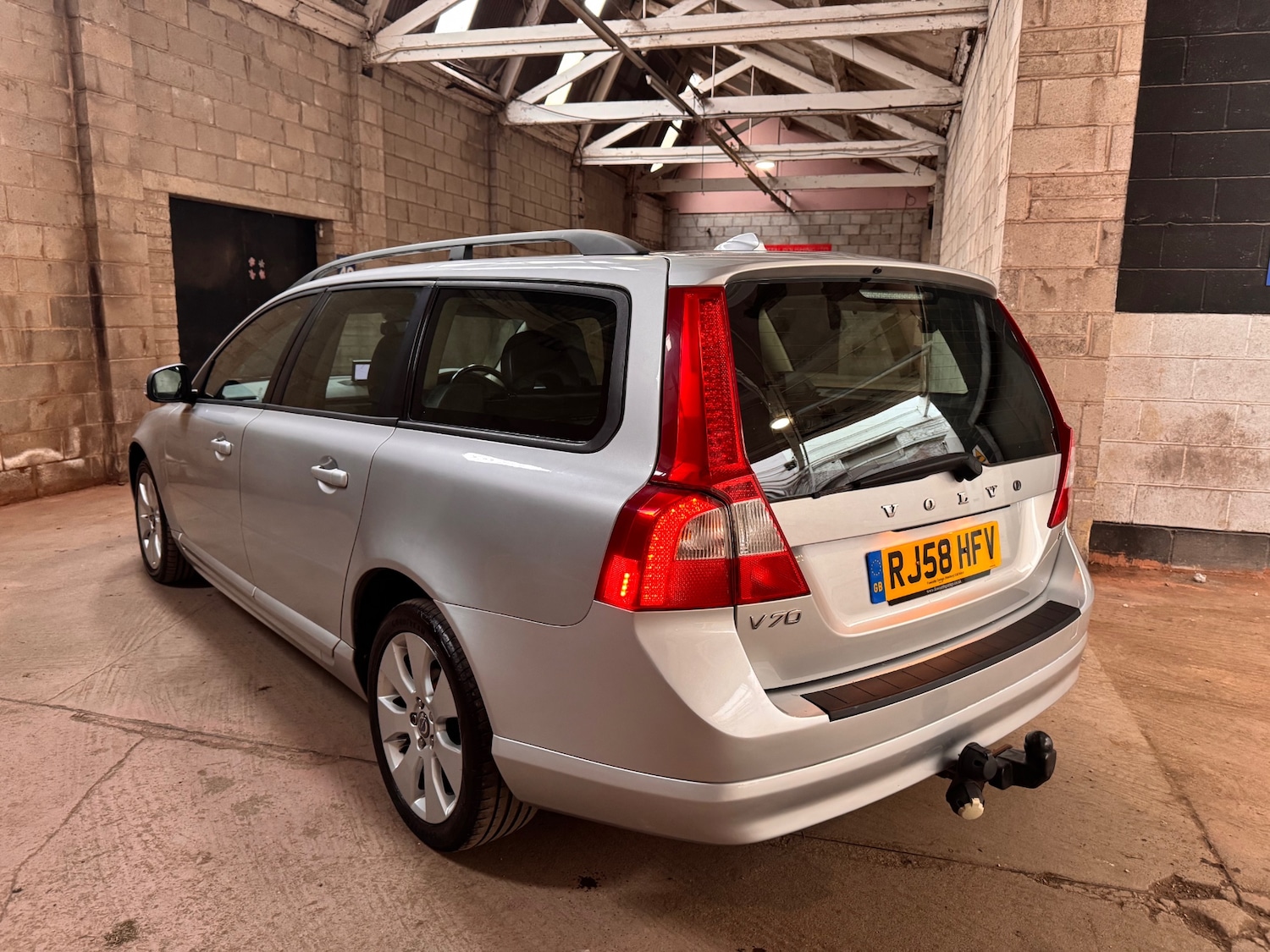 Used Volvo V70 2008 for sale - 78053624: Photo 5