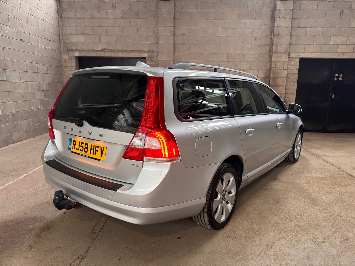 Used Volvo V70 2008 for sale - 78053624: Photo 9