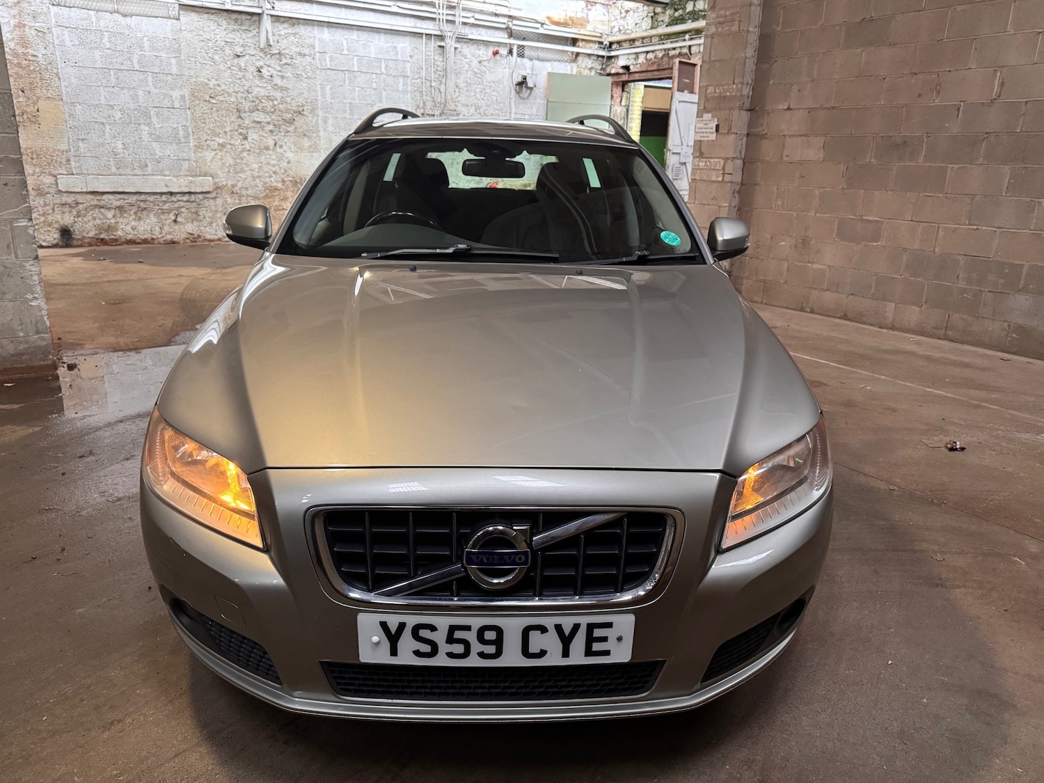 Used Volvo V70 2009 for sale - 77638766: Photo 2