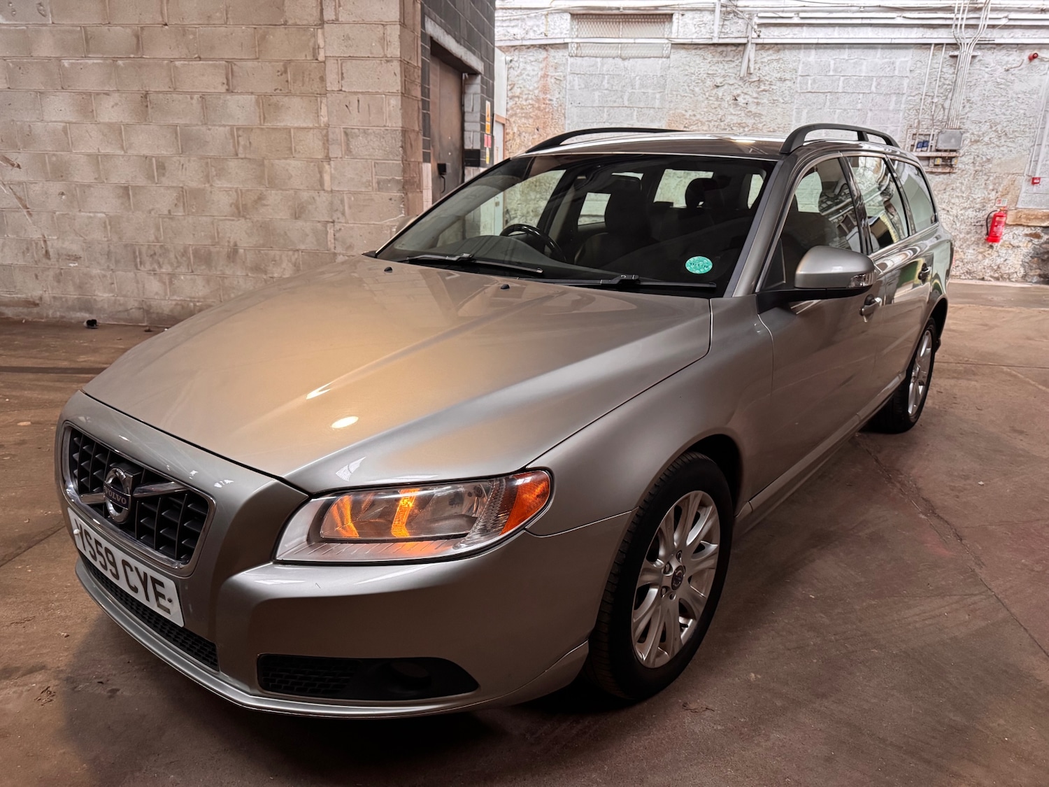 Used Volvo V70 2009 for sale - 77638766: Photo 3