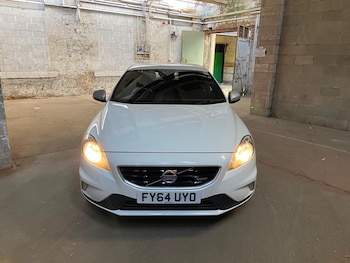 Used Volvo V40 2014 for sale - 79467215: Photo