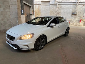 Used Volvo V40 2014 for sale - 79467215: Photo