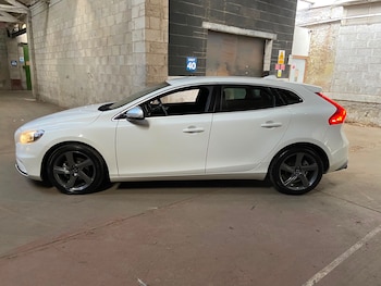 Used Volvo V40 2014 for sale - 79467215: Photo
