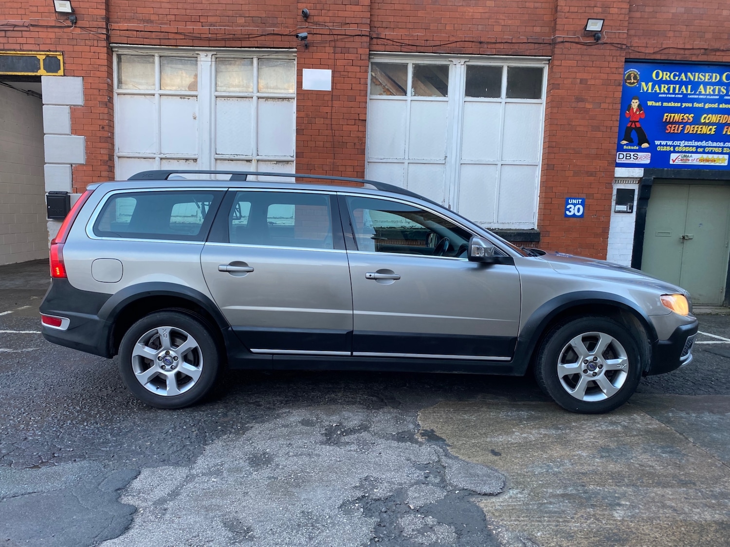 Used Volvo XC70 2009 for sale - 77302854: Photo 10