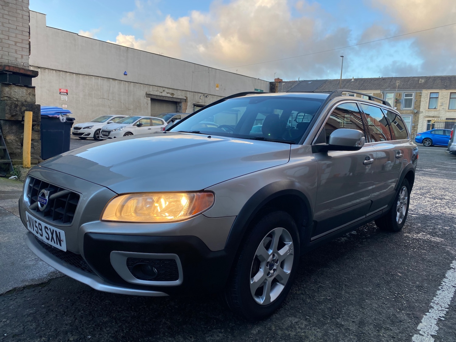 Used Volvo XC70 2009 for sale - 77302854: Photo 3