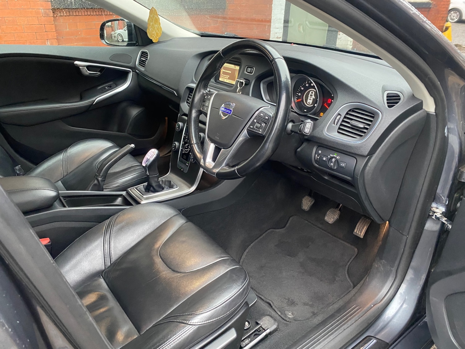 Used Volvo V40 2013 for sale - 77300670: Photo 10