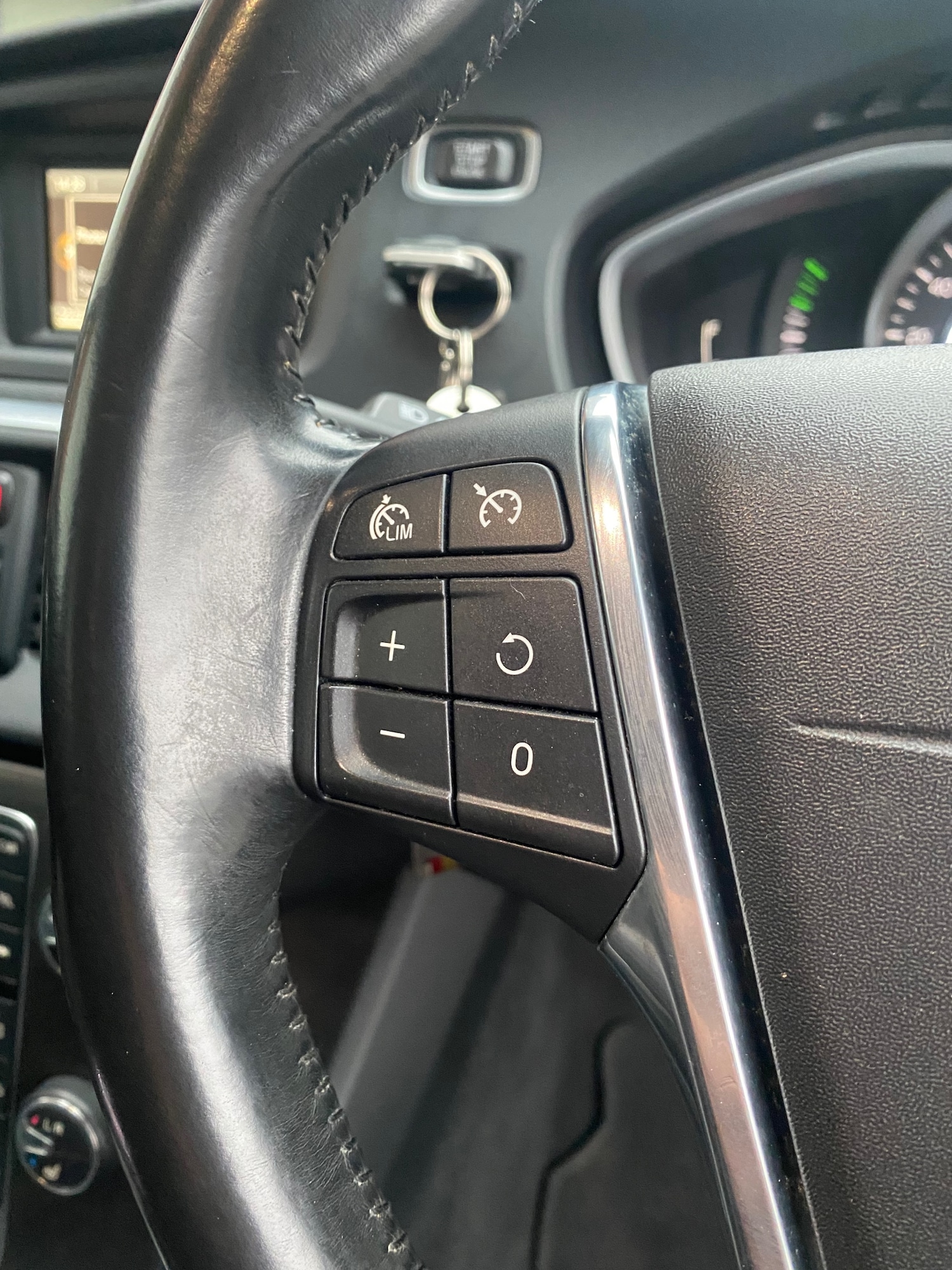 Used Volvo V40 2013 for sale - 77300670: Photo 12