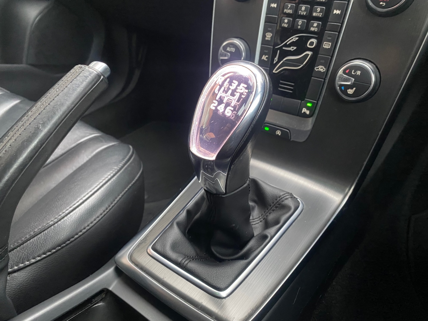 Used Volvo V40 2013 for sale - 77300670: Photo 17