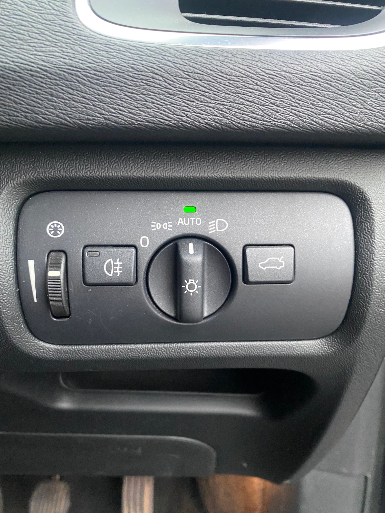 Used Volvo V40 2013 for sale - 77300670: Photo 24