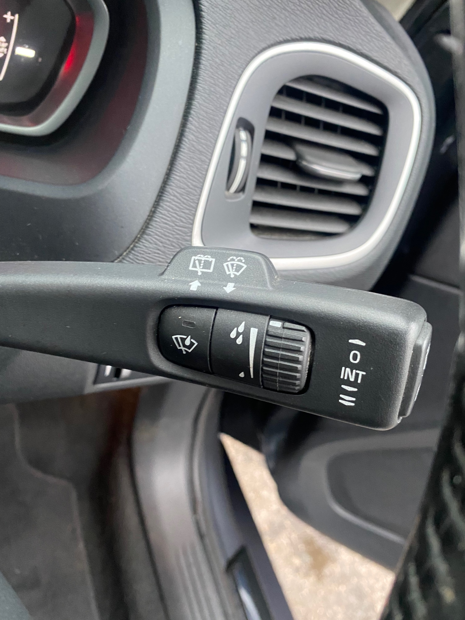 Used Volvo V40 2013 for sale - 77300670: Photo 25