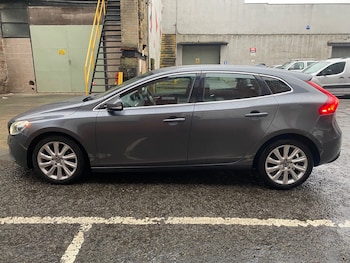 Used Volvo V40 2013 for sale - 77300670: Photo