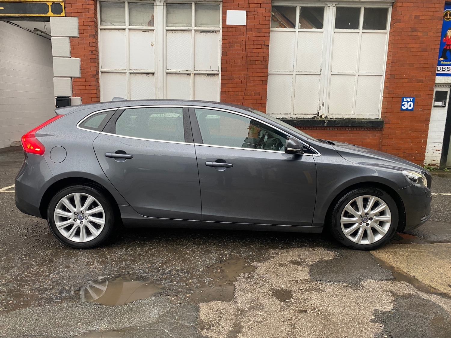 Used Volvo V40 2013 for sale - 77300670: Photo 9