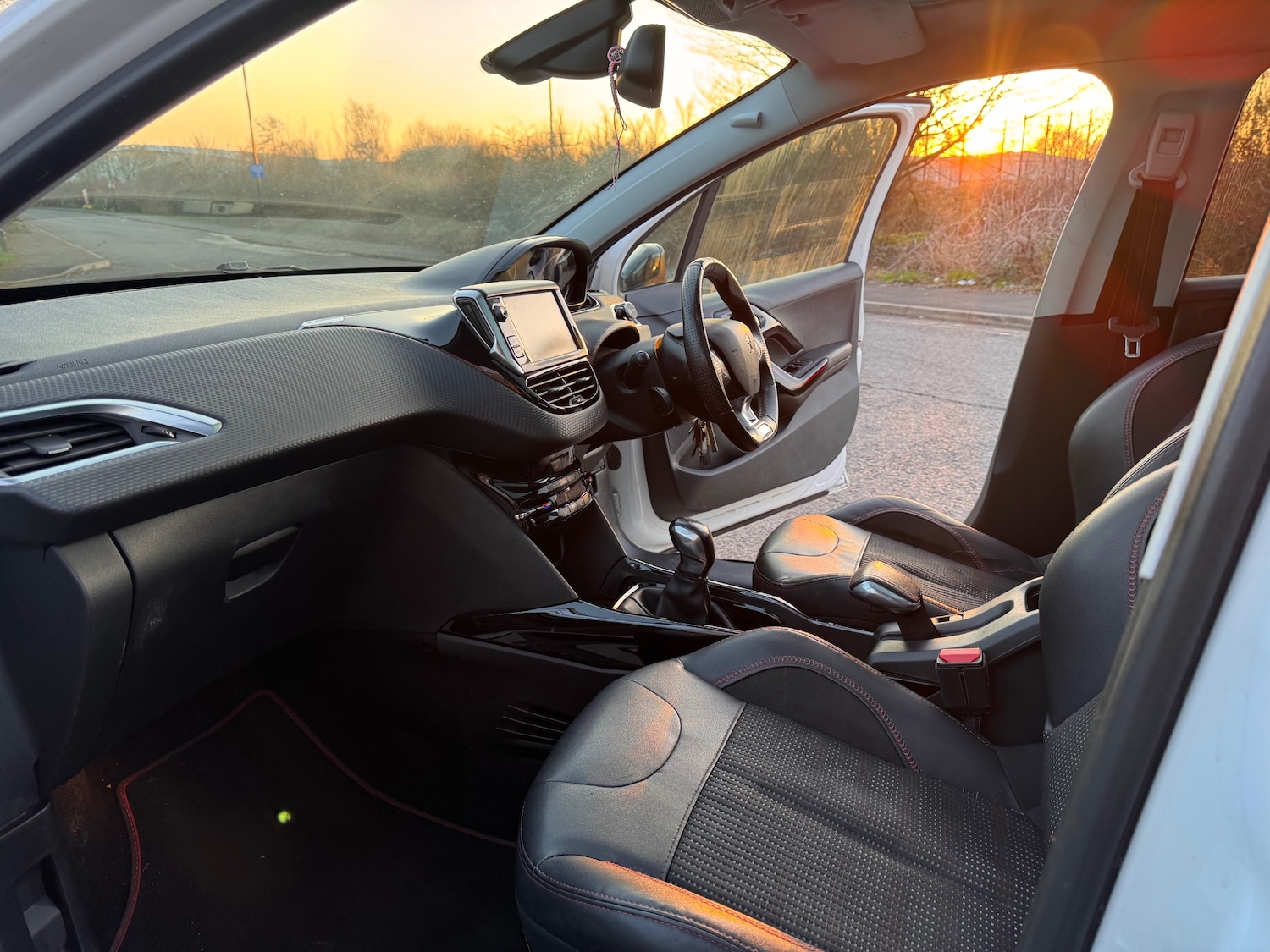 Used Peugeot 2008 2017 for sale - 77747327: Photo 25