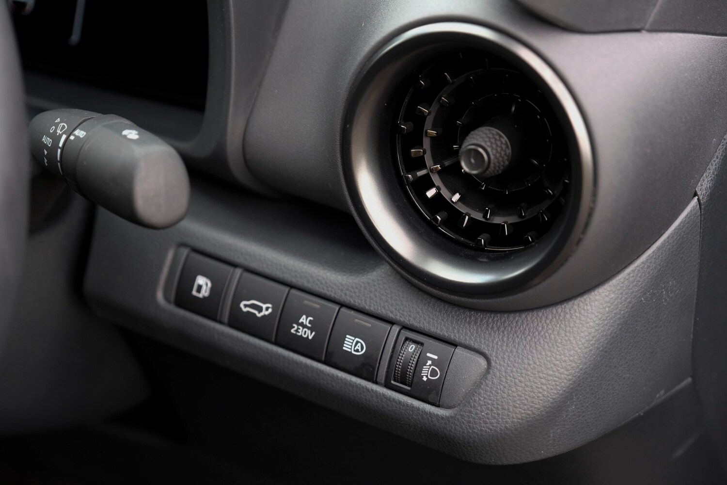 Used Toyota C-HR 2024 for sale - 75932247: Photo 36