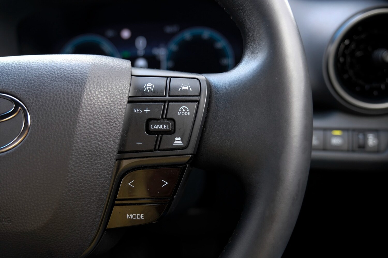 Used Toyota C-HR 2024 for sale - 75932247: Photo 46