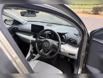 Used Toyota Yaris 2023 for sale - 79330297: Photo