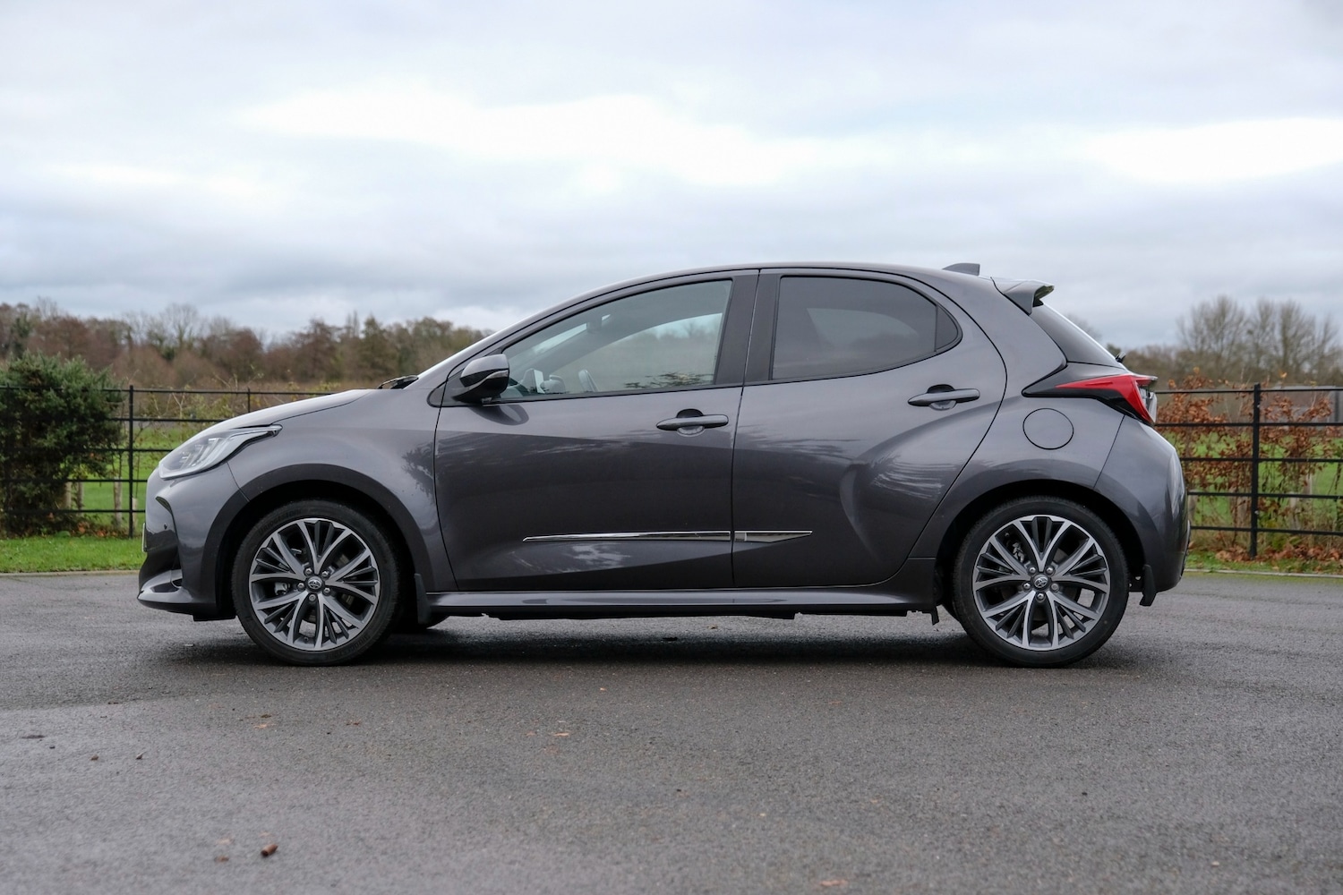 Used Toyota Yaris 2024 for sale - 76692832: Photo 2