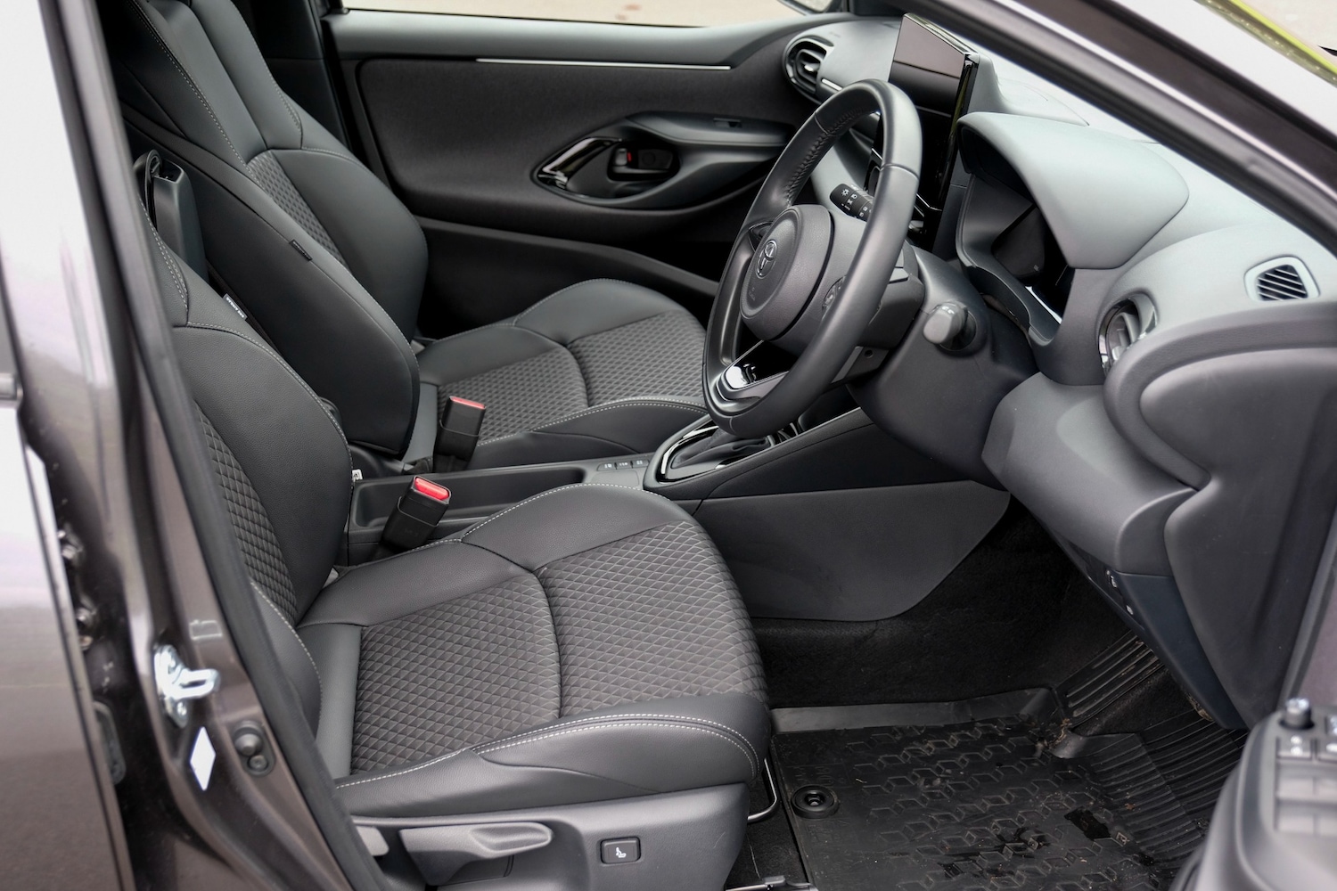 Used Toyota Yaris 2024 for sale - 76692832: Photo 5