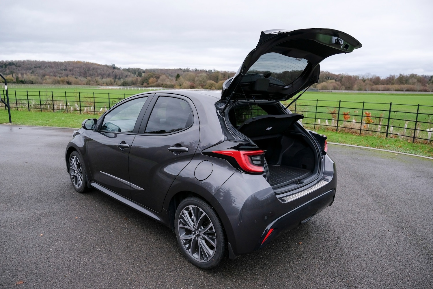 Used Toyota Yaris 2024 for sale - 76692832: Photo 52