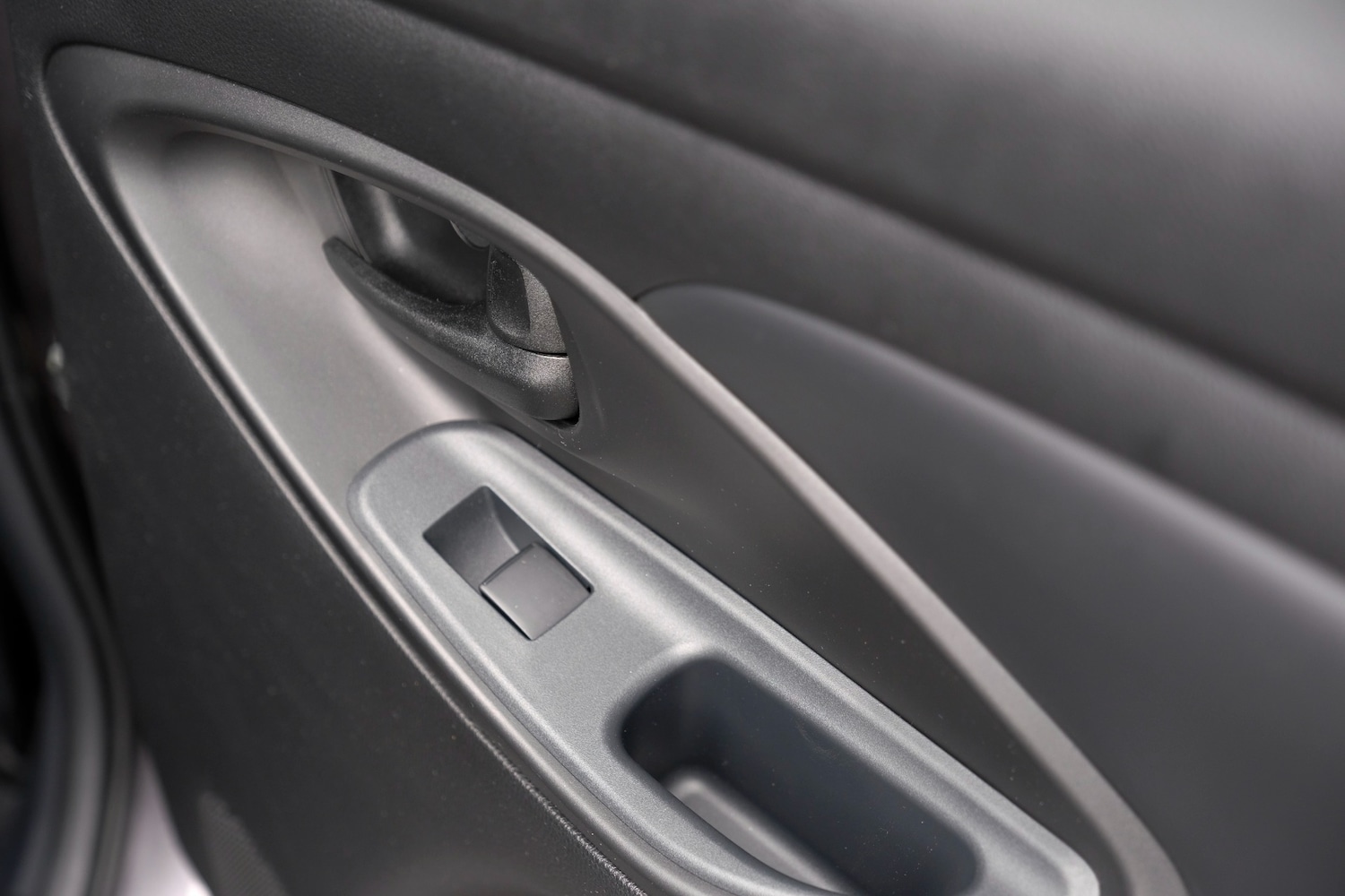 Used Toyota Yaris 2024 for sale - 76692832: Photo 56