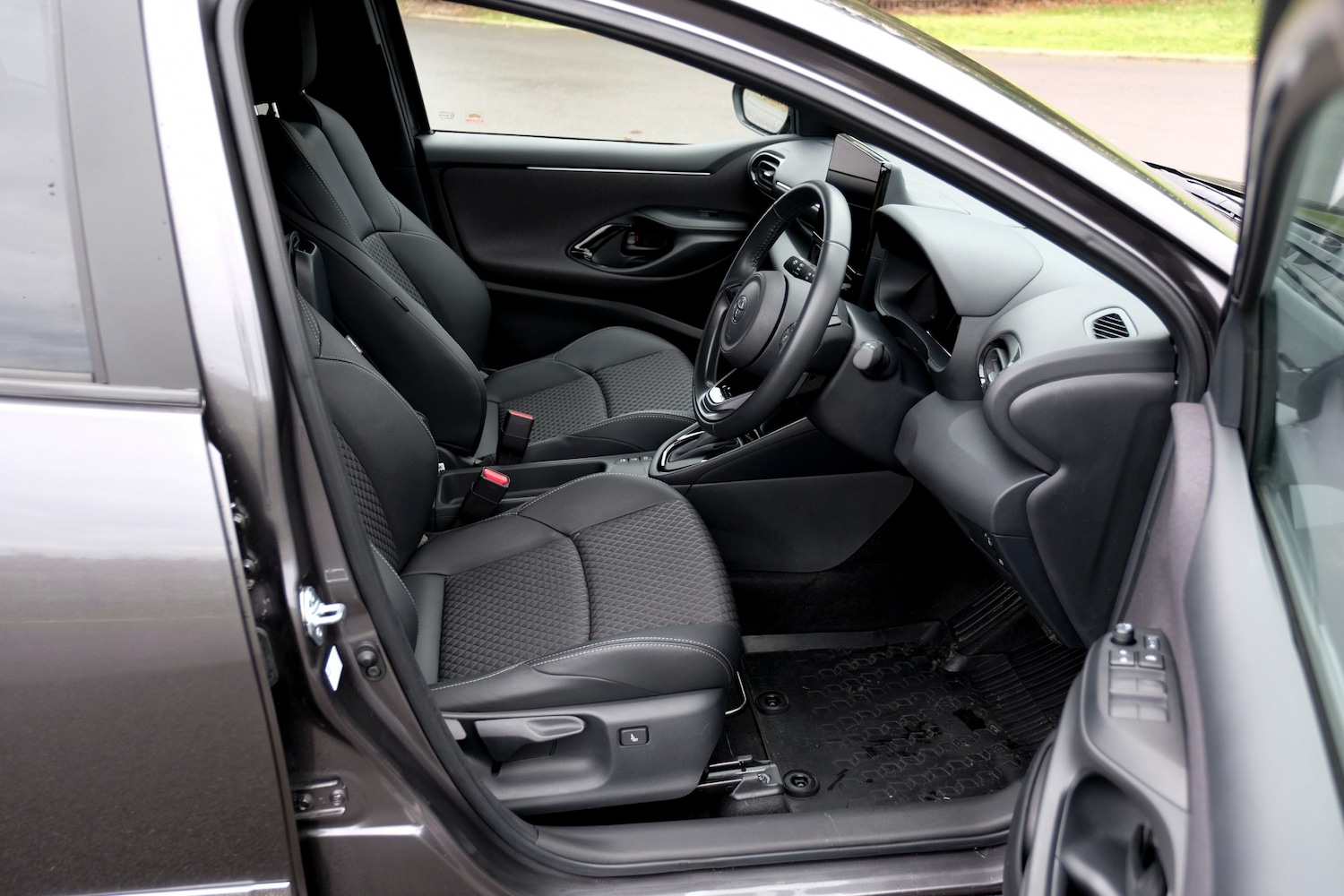 Used Toyota Yaris 2024 for sale - 76692832: Photo 57