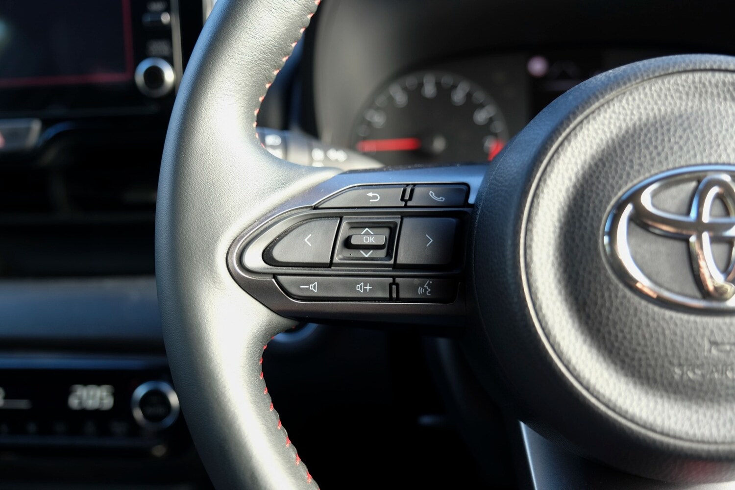 Used Toyota Yaris 2021 for sale - 76402121: Photo 42