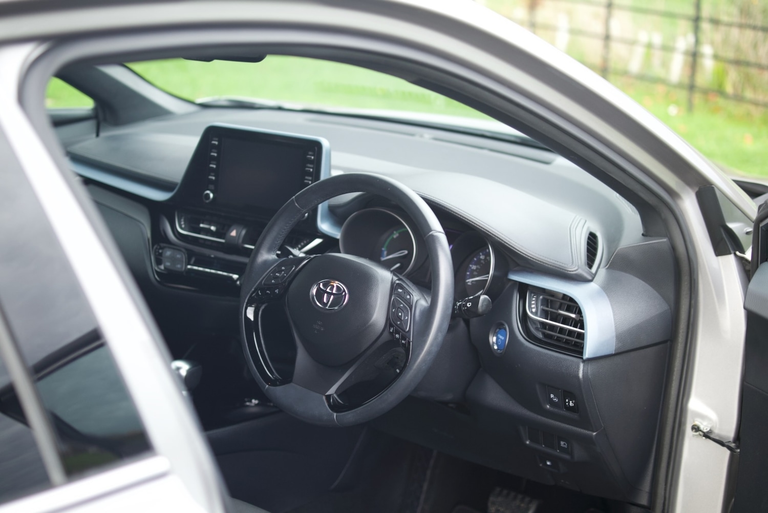 Used Toyota C-HR 2020 for sale - 72748582: Photo 3