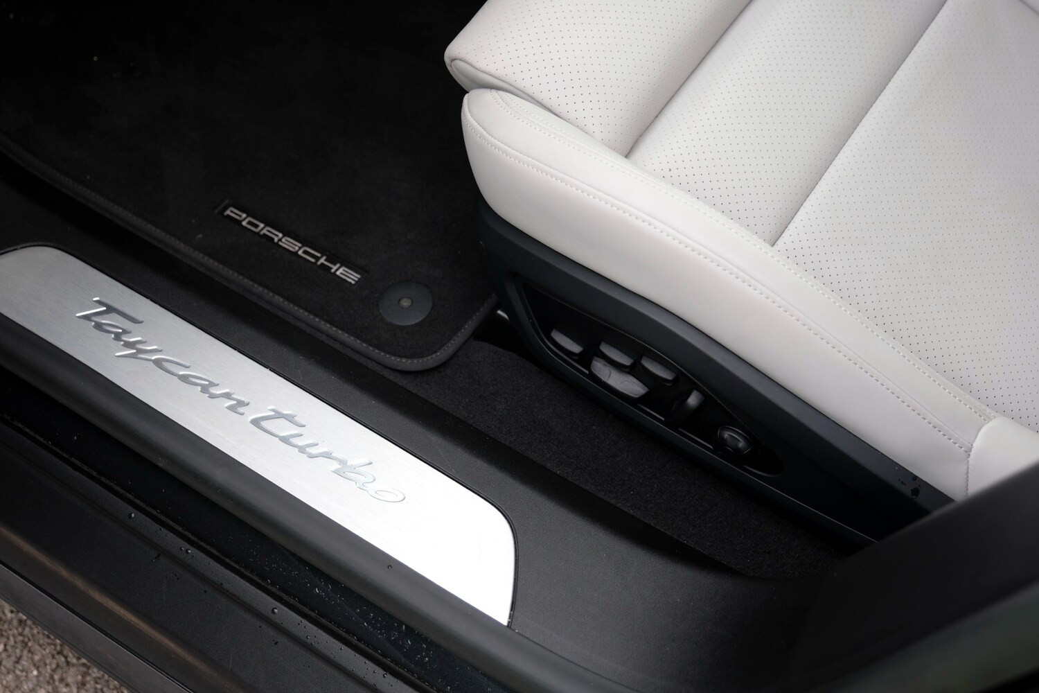 Used Porsche Taycan 2023 for sale - 77603431: Photo 42