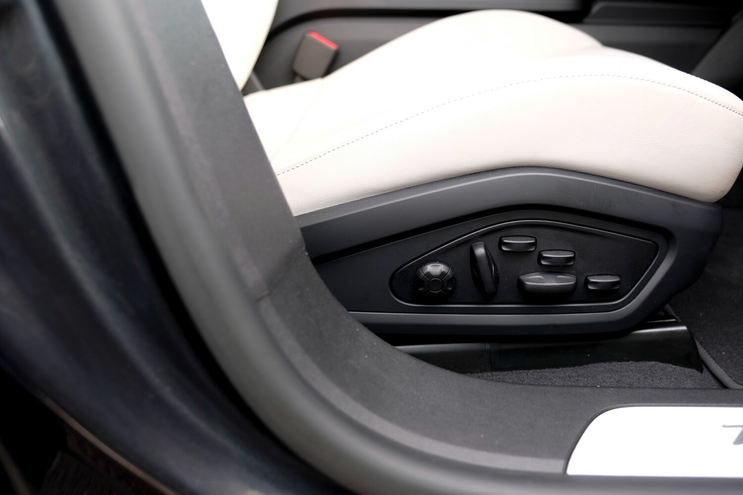 Used Porsche Taycan 2023 for sale - 77603431: Photo 55