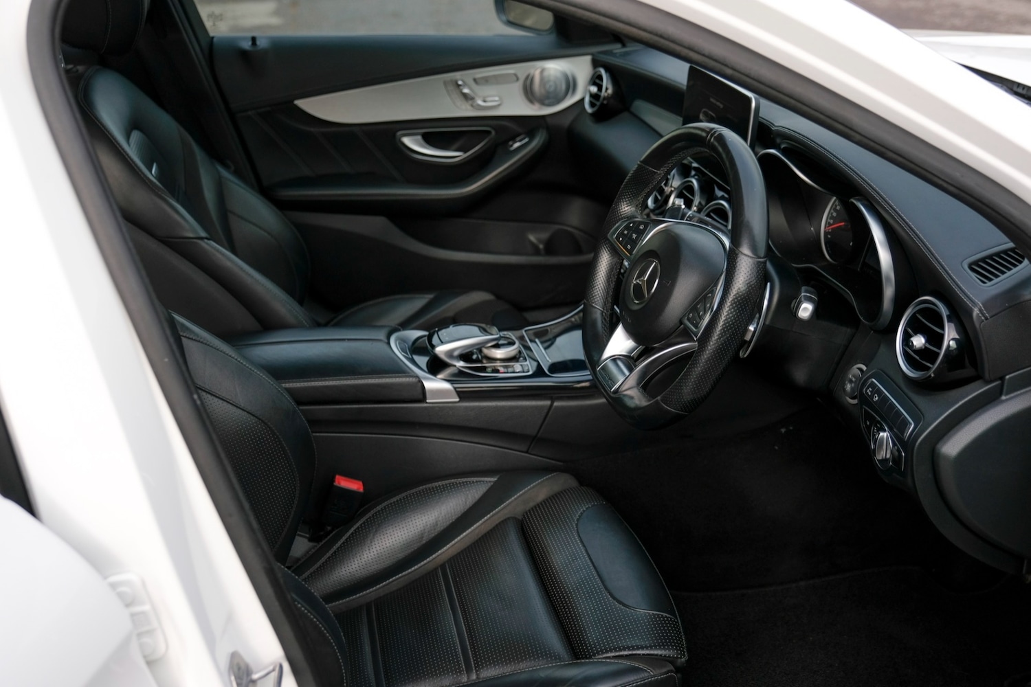 Used Mercedes-Benz C Class 2018 for sale - 76421878: Photo 4