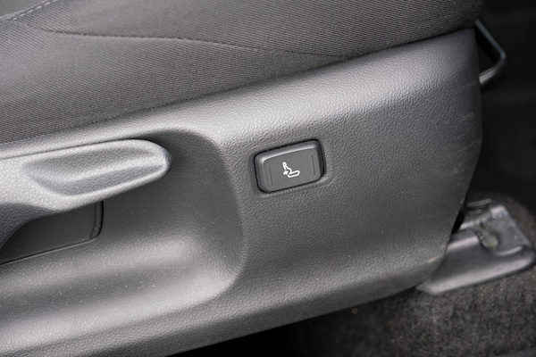 Used Toyota C-HR 2023 for sale - 75627010: Photo 28