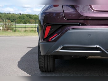 Used Toyota C-HR 2023 for sale - 75627010: Photo