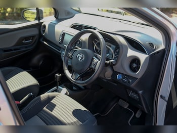 Used Toyota Yaris 2018 for sale - 78433900: Photo