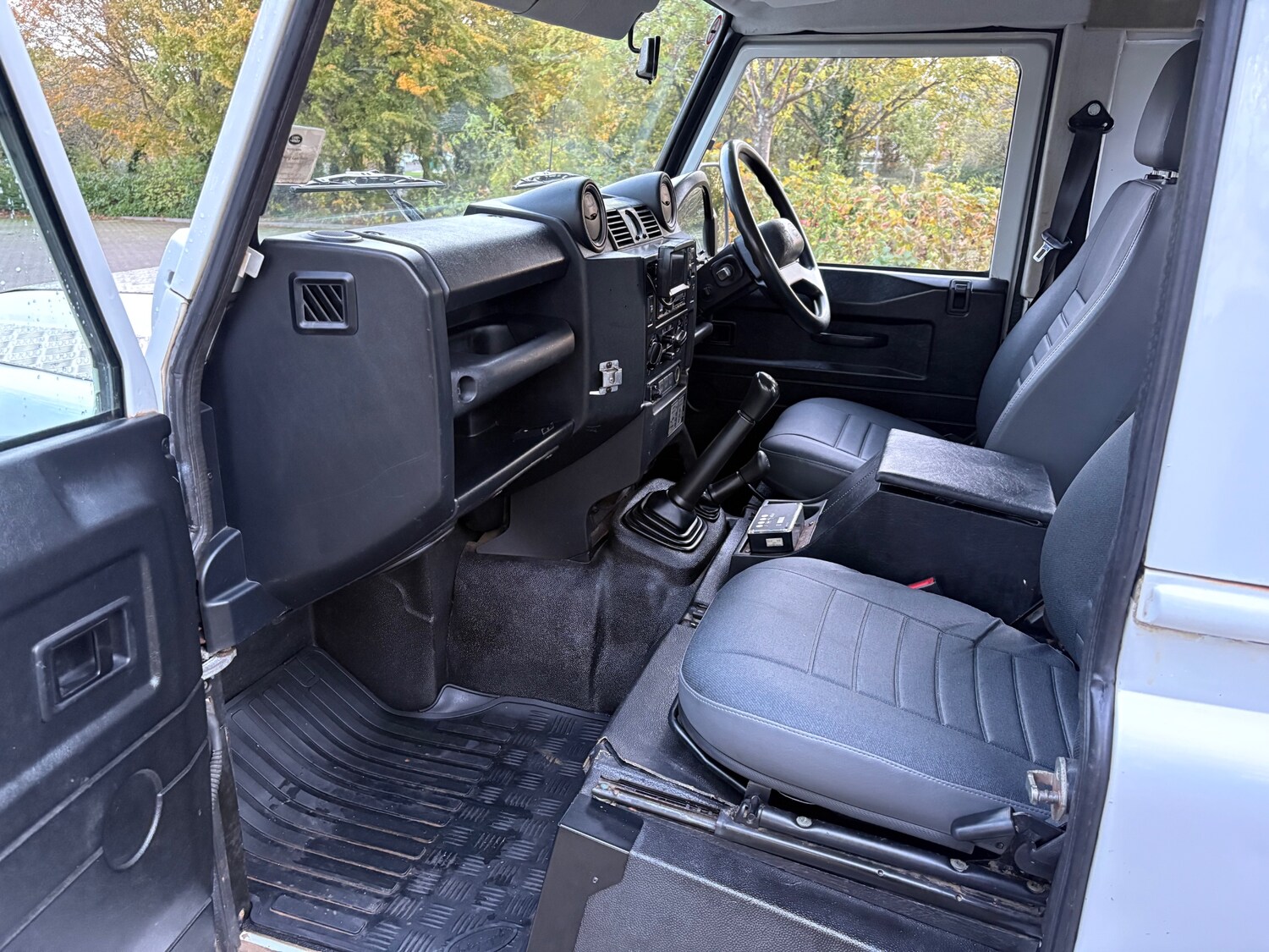 Used Land Rover Defender 2015 for sale - 76364845: Photo 10