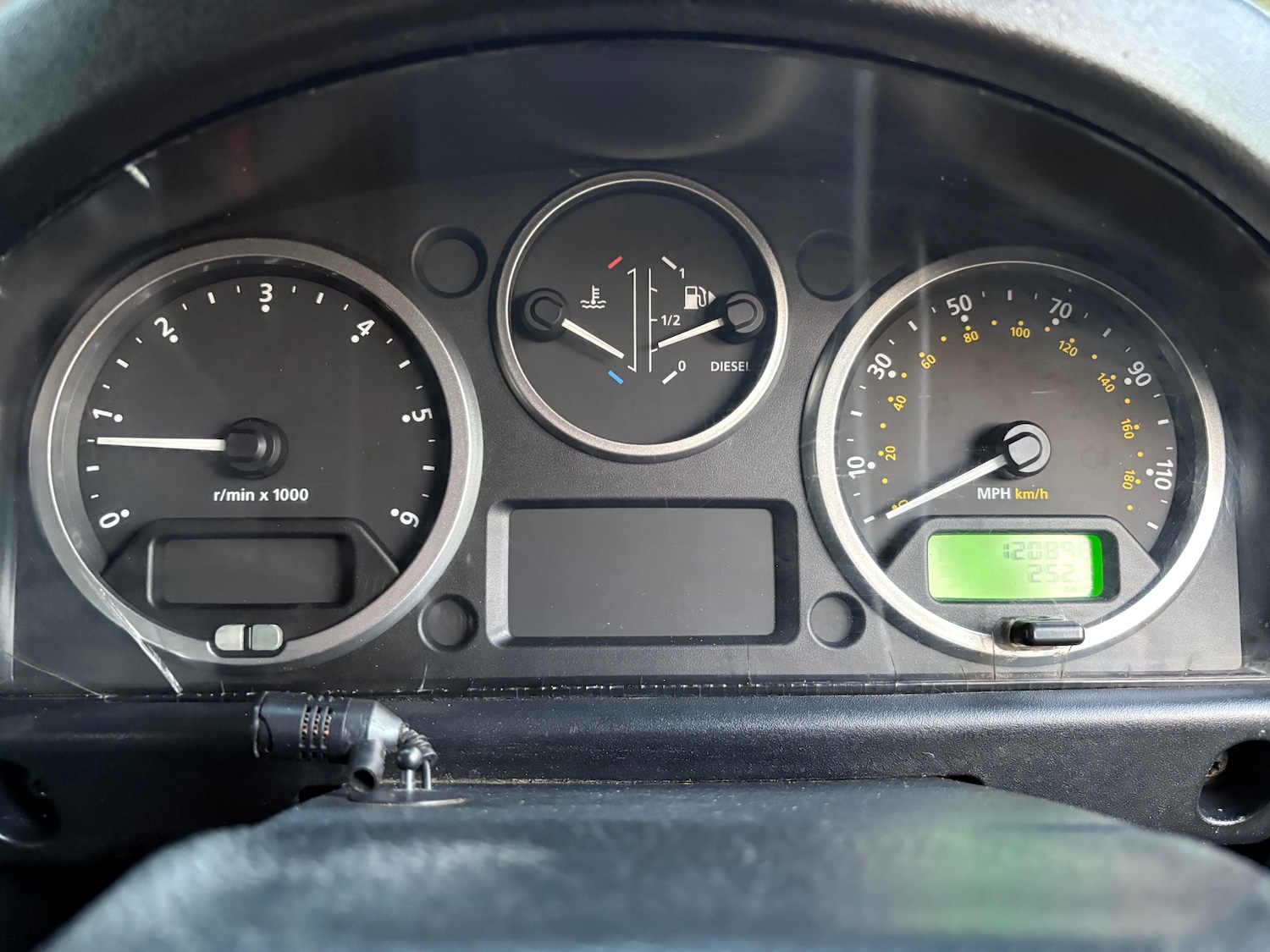 Used Land Rover Defender 2015 for sale - 76364845: Photo 16