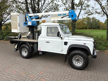 Land Rover - Defender