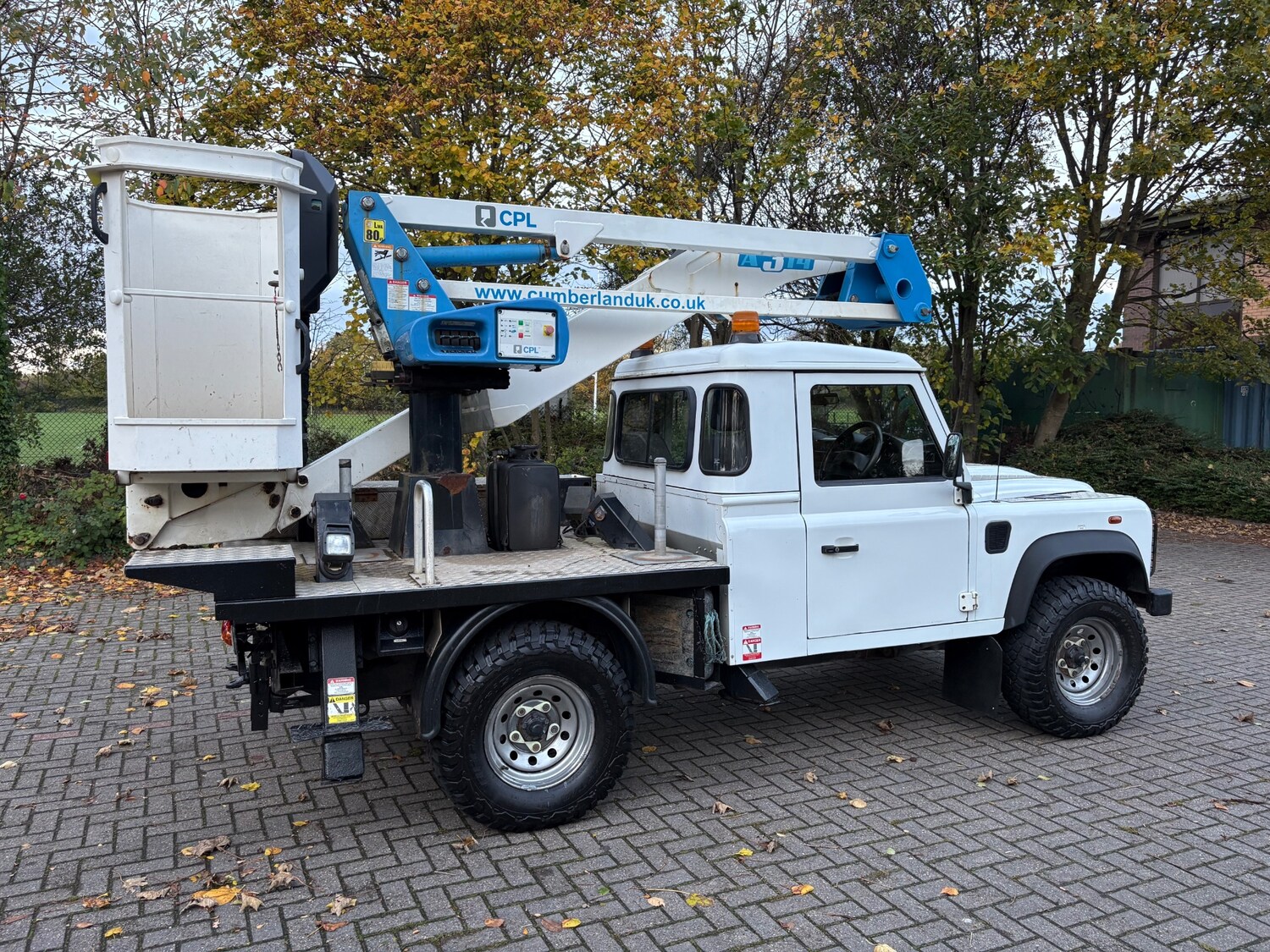 Used Land Rover Defender 2015 for sale - 76364845: Photo 5